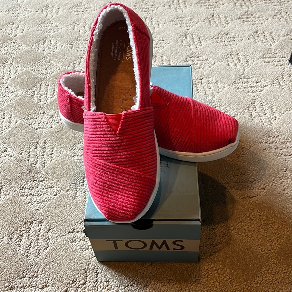 NEW Classic red corduroy size 3.5 youth NIB